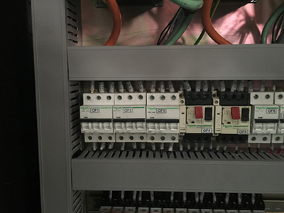 Силовая электрика Schneider Electric на фрезерном обрабатывающем центре с ЧПУ TGM VMC-850 | Технограв